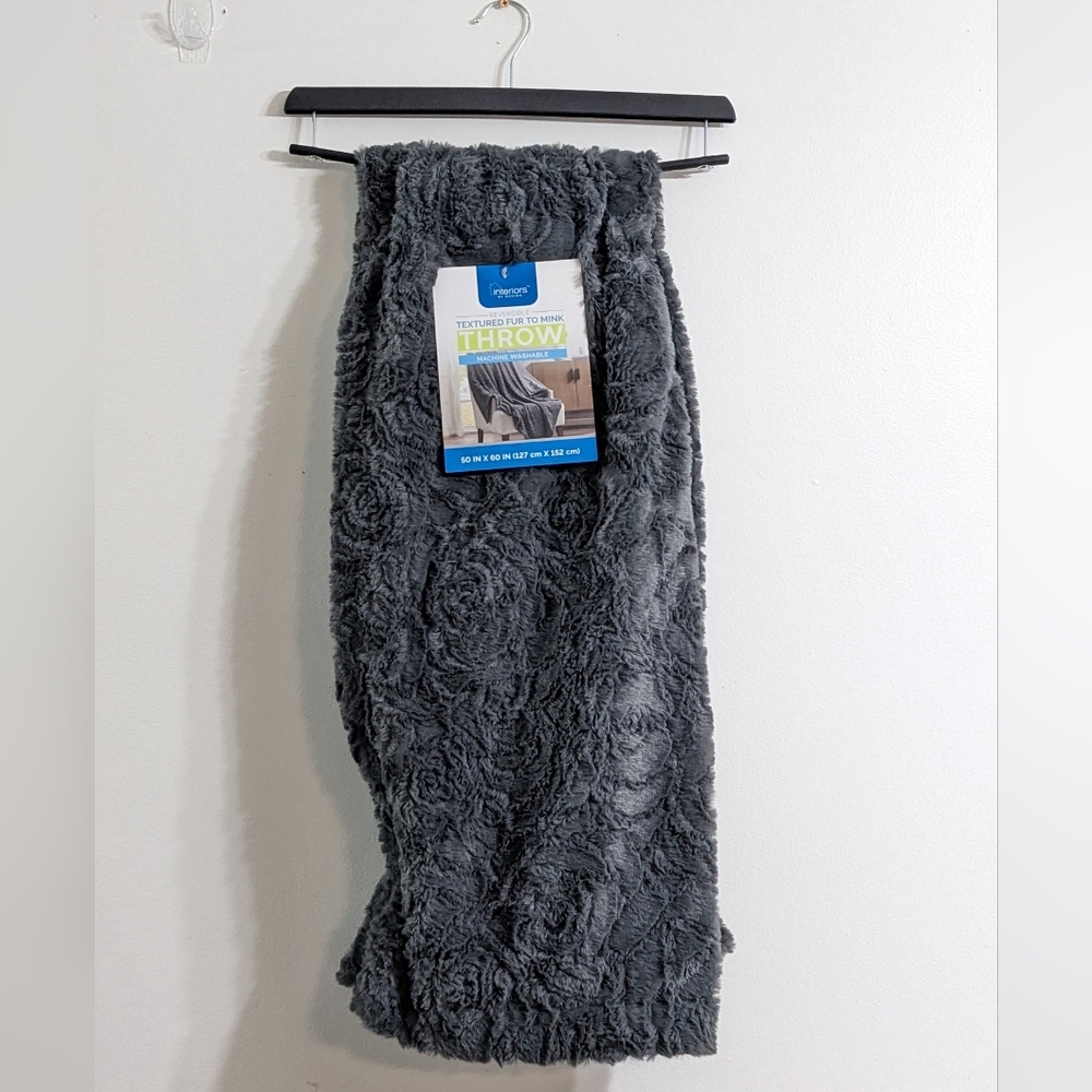 NWT Interiors By Design Grey Reversible Textured Fur To Mink Throw, 50" x 60"